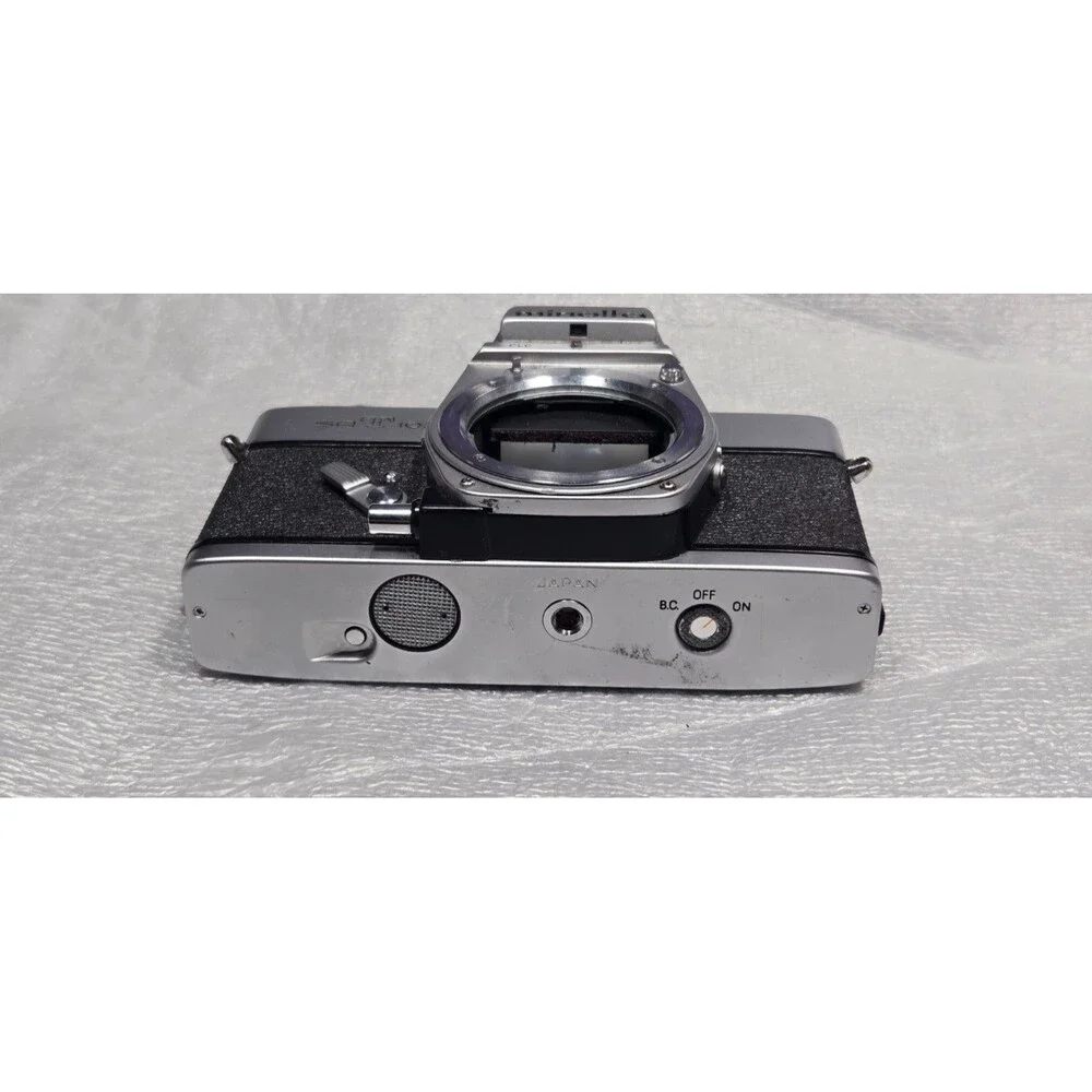 Minolta SRT 102 35mm Film Camera Body, Chrome (UNTESTED For Parts or Repair)